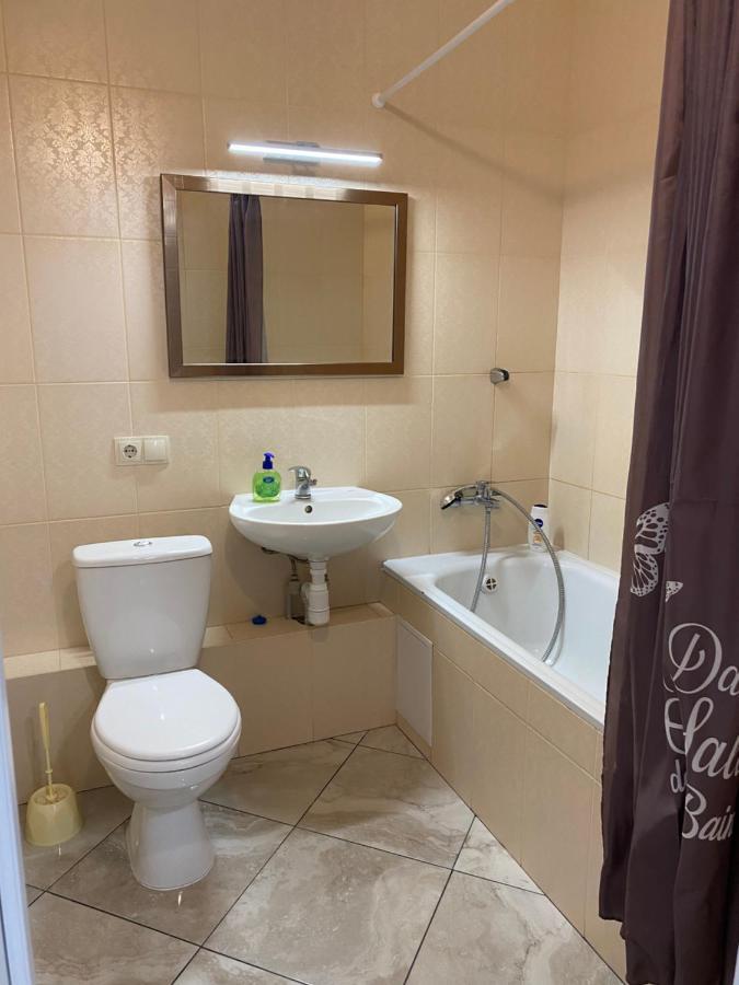 Cozy Apartment On Gmyri 12B Near Metro Poznyaki Kiev Ngoại thất bức ảnh