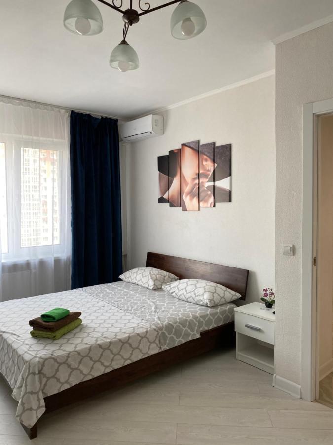 Cozy Apartment On Gmyri 12B Near Metro Poznyaki Kiev Ngoại thất bức ảnh